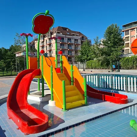 Tarsis Club & Aquapark 아파트호텔 4*