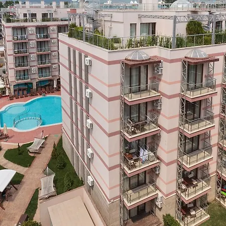 Tarsis Club & Aquapark 아파트호텔 4*