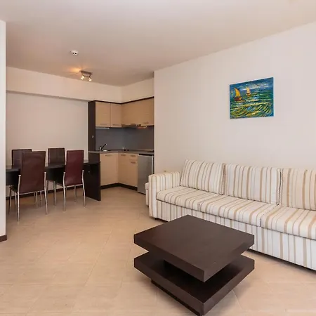 Tarsis Club & Aquapark Apart-hotel 4*